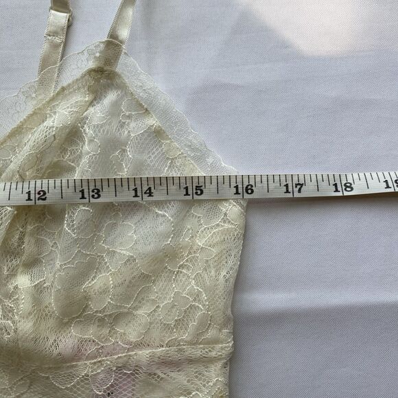 Vintage Y2K Victoria's Secret Ivory Silk/ Lace Sleeveless Blouse Size Medium - Picture 13 of 14